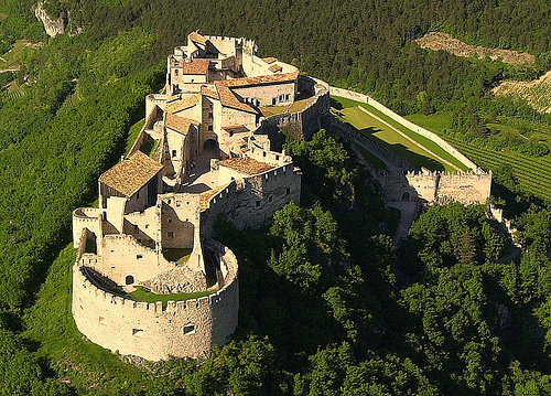 Ciastel Besseno sun streda devers Folgaria.